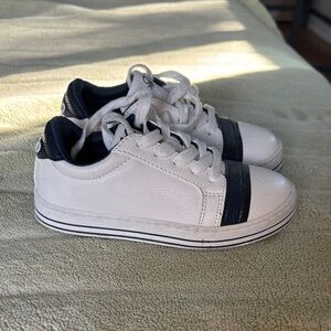 Benetton NEW boys Sneakers US 11